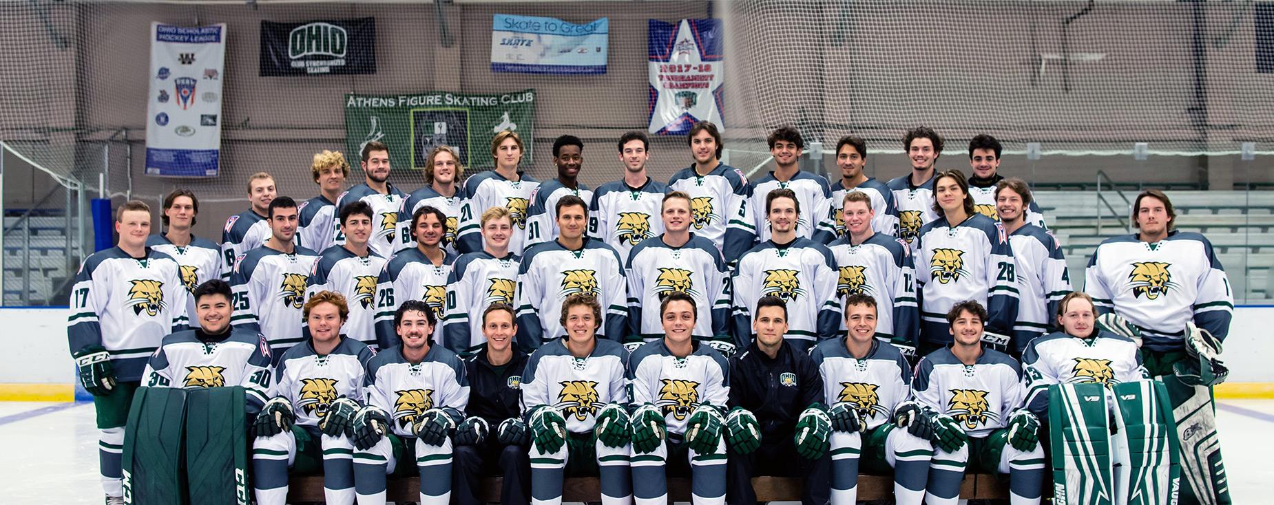 Group photo of 2021 hockey team players