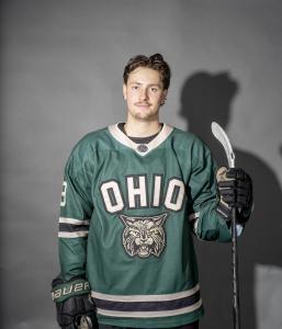 Mathieu Ovaert posing in his jersey